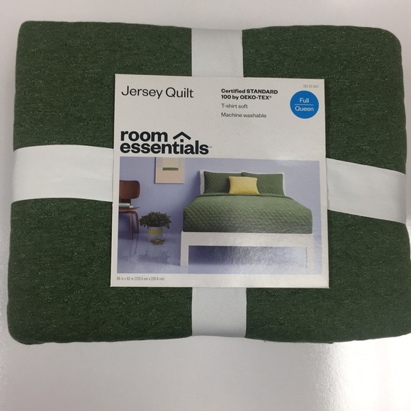 Room Essentials Other - Room Essentials jersey quilt